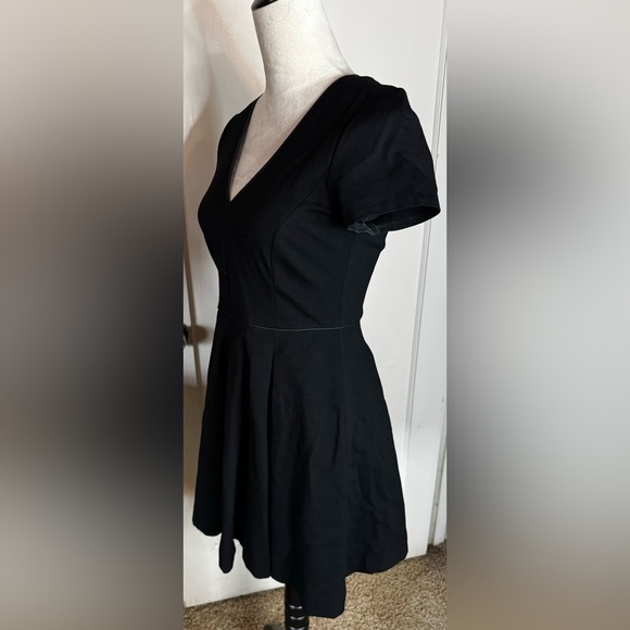 Banana Republic Skater Dress pleated Circle Skirt flirty feminine cocktail noir - Picture 5 of 11